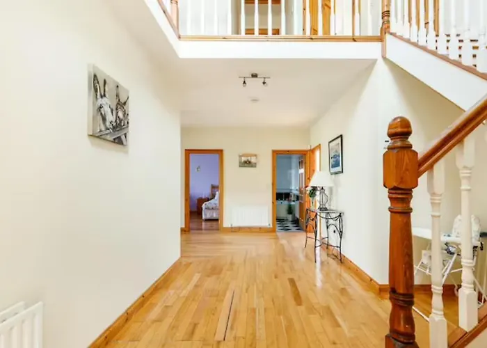 Yellow House Holiday home Westport