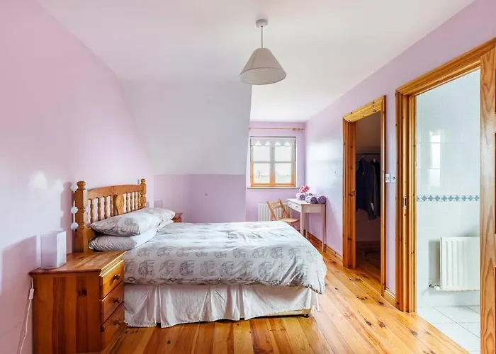 Yellow House Holiday home *