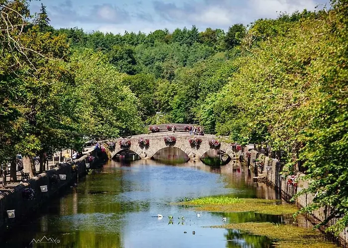 Yellow House * Westport
